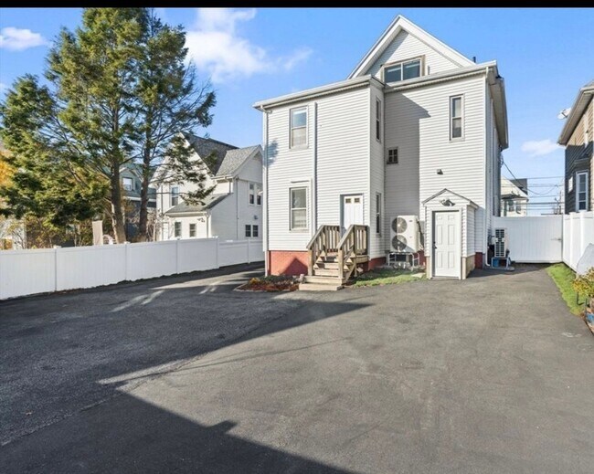 100 Medford St in Malden, MA - Building Photo - Building Photo