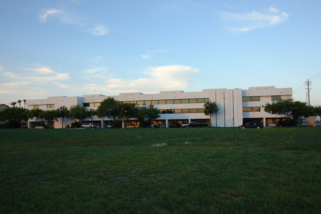 Mariner's Cay Marina Condos in Corpus Christi, TX - Building Photo