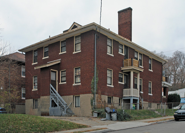 2142 Highland Ave in Cincinnati, OH - Building Photo - Building Photo