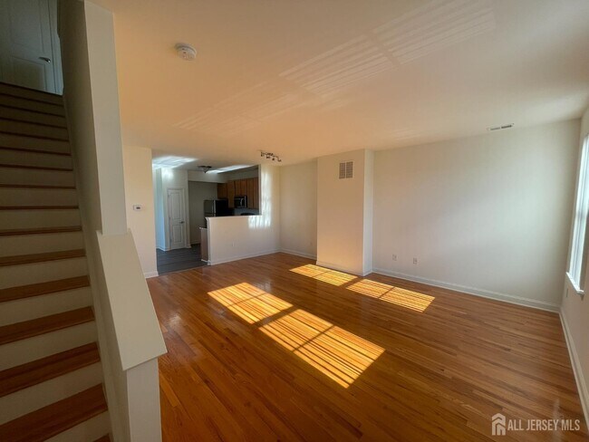 331 Gawron Ct in Sayreville, NJ - Building Photo - Building Photo