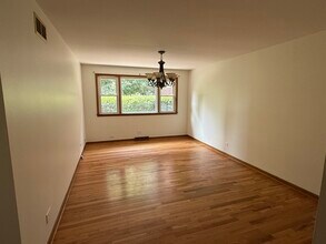 901 E Ardyce Ln in Mount Prospect, IL - Building Photo - Building Photo