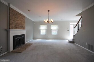 6423 Little Potters Ln in Alexandria, VA - Building Photo - Building Photo