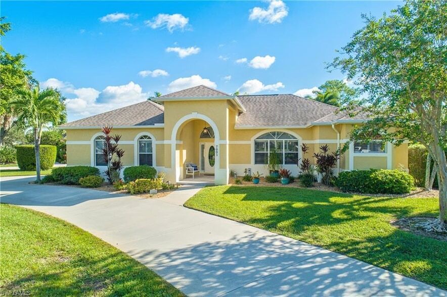 7001 Appleby Dr in Naples, FL - Building Photo