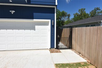 6834 Foster St in Houston, TX - Building Photo - Building Photo