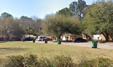66 Gerald Robinson Dr in Notasulga, AL - Building Photo - Building Photo