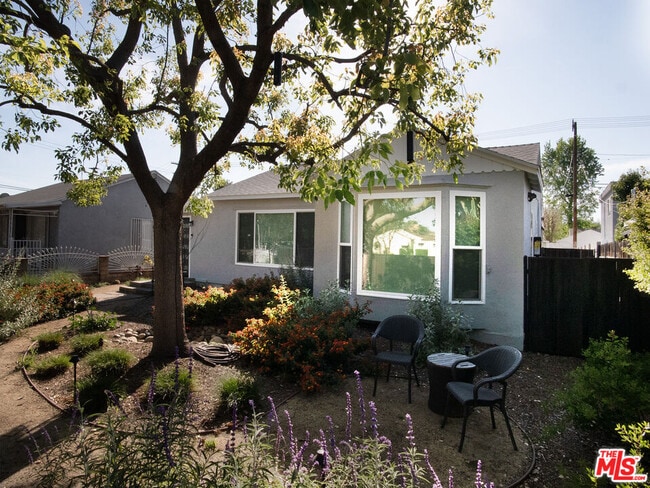 6413 White Oak Ave in Los Angeles, CA - Building Photo - Building Photo