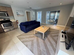 825 N 26th Ave in Hollywood, FL - Building Photo - Building Photo