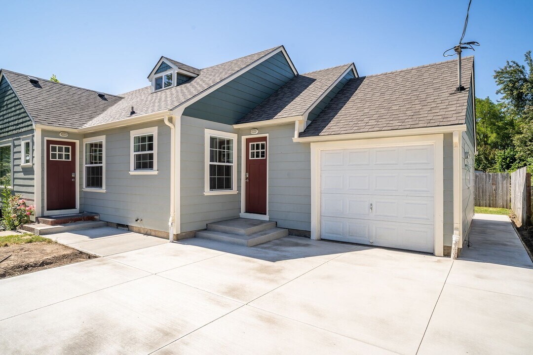 1405 NE Water Ave in Albany, OR - Building Photo