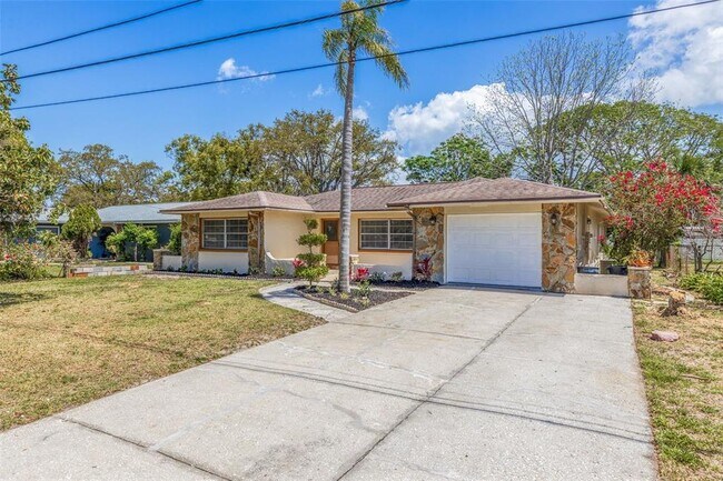 834 Riverside Dr in Tarpon Springs, FL - Building Photo - Building Photo