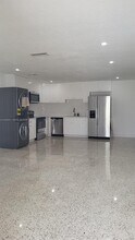 9228 SW 37th St in Miami, FL - Building Photo - Building Photo