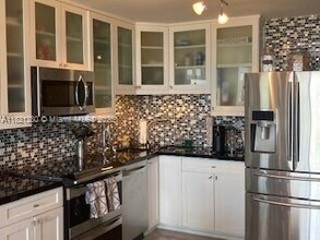 345 Ocean Dr in Miami Beach, FL - Building Photo - Building Photo