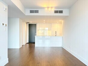 360 Atateken Rue in Montréal, QC - Building Photo - Building Photo