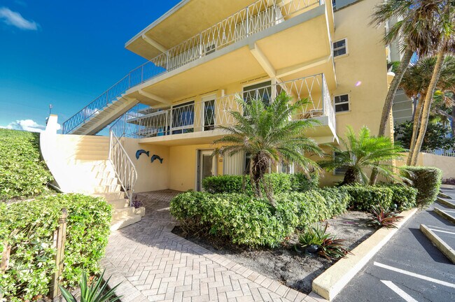 5060 N Ocean Dr in Riviera Beach, FL - Building Photo - Building Photo