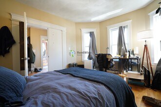 52 Pearson Rd in Somerville, MA - Foto de edificio - Building Photo