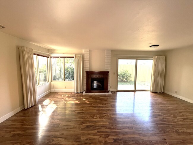 7 Flanders Ct in Chico, CA - Foto de edificio - Building Photo