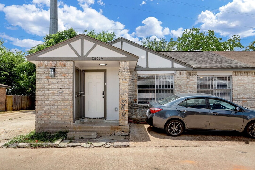 12609 Veterans Memorial Dr in Houston, TX - Building Photo