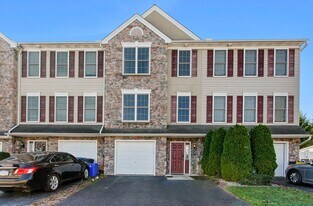 36 Taylor Dr in York, PA - Building Photo