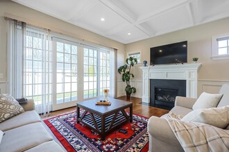 7 Marshall Rd in Wellesley, MA - Building Photo - Building Photo
