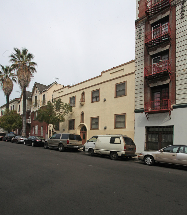 1311 Ingraham St in Los Angeles, CA - Foto de edificio - Building Photo