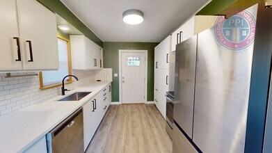 127 NE 202nd Ave in Portland, OR - Building Photo - Building Photo