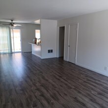 4901 Heil Ave, Unit D-2 in Huntington Beach, CA - Building Photo - Building Photo