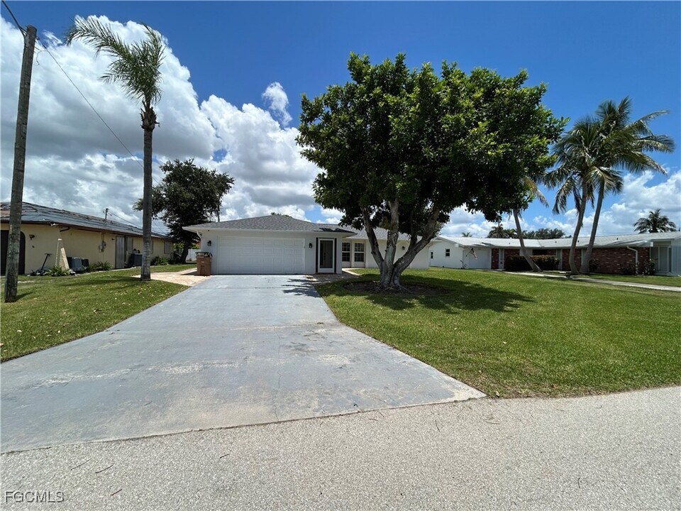 1417 SE 34th Terrace in Cape Coral, FL - Building Photo