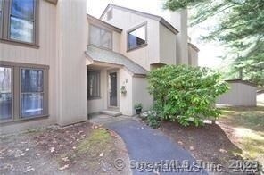 3 Woods Hollow Ct in Avon, CT - Building Photo - Building Photo