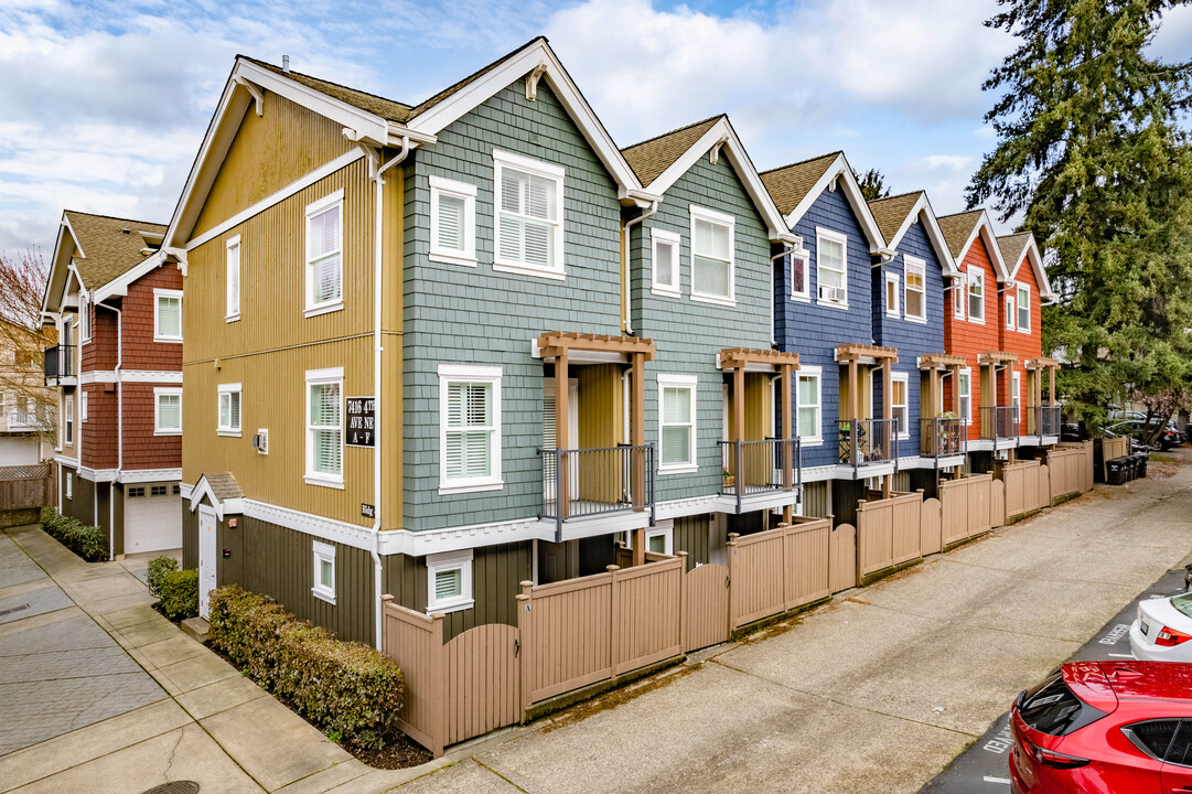 GREEN LAKE SIX TOWNHOMES in Seattle, WA - Foto de edificio