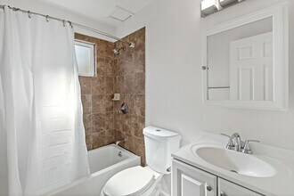 10550 Topanga Dr, Unit A in Oakland, CA - Building Photo - Building Photo