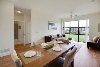 200 S Peyton St, Unit ID1395504P in Alexandria, VA - Foto de edificio - Building Photo