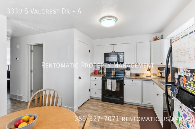 3330 Yellow Rose Cir in West Valley City, UT - Building Photo - Building Photo