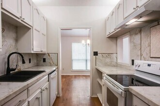 500 Norwood Pl, Unit 9 in Arlington, TX - Building Photo - Building Photo