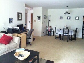 1301 S Finley Rd, Unit 307 in Lombard, IL - Building Photo - Building Photo