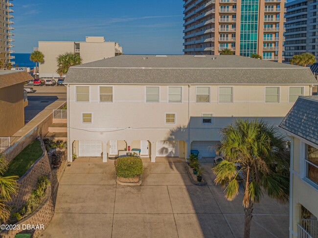 3733 Cardinal Blvd, Unit Cardinal Shores, unit 4 in Daytona Beach Shores, FL - Foto de edificio - Building Photo