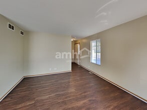 440 Lowell Dr in South Elgin, IL - Building Photo - Building Photo