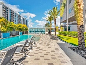 Elements on Third in St. Petersburg, FL - Building Photo - Building Photo