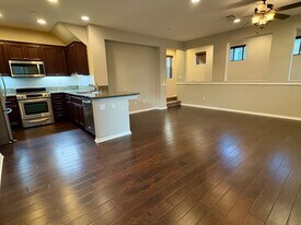 3151 Lisbon Ln in Oxnard, CA - Building Photo