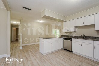 4936 Bobbie Ave in Lakeland, FL - Foto de edificio - Building Photo