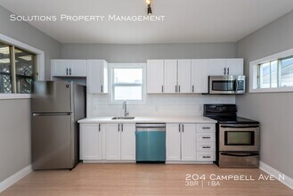 204 Campbell Ave in Hamilton, ON - Building Photo - Building Photo