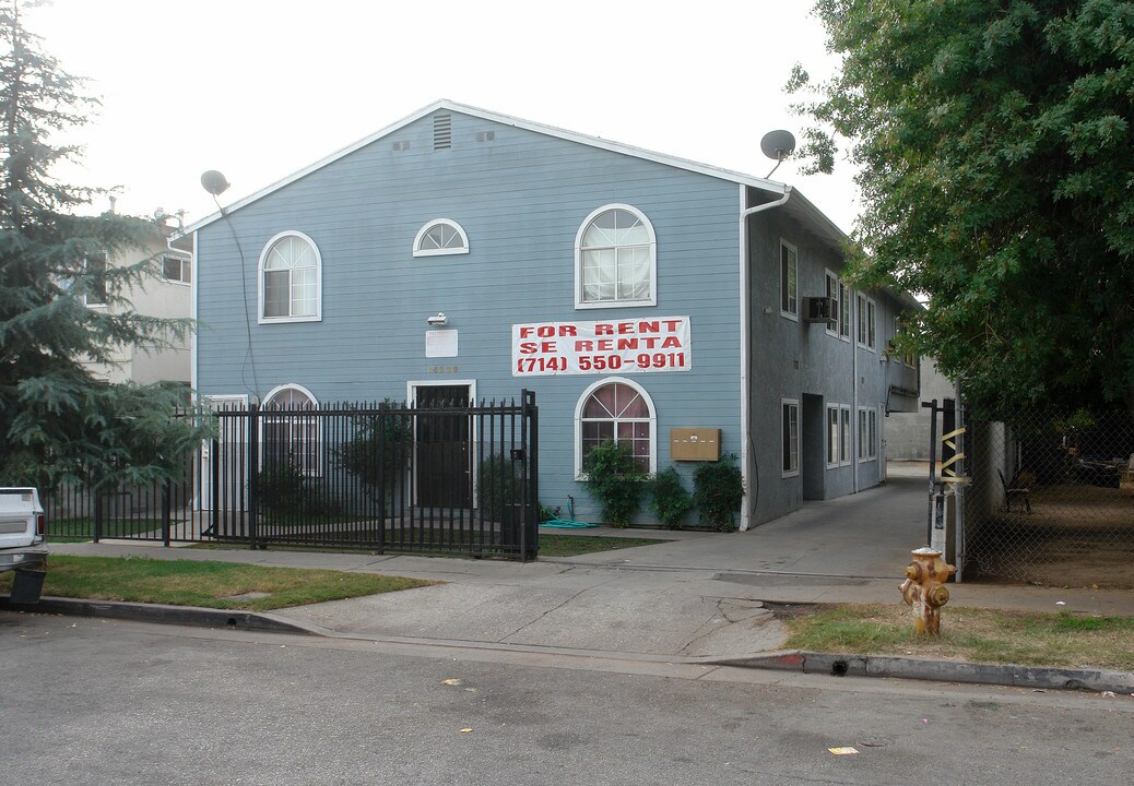 14228 Calvert St in Van Nuys, CA - Building Photo