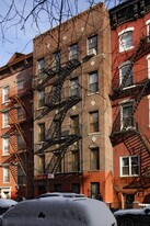 69 E 7th St in New York, NY - Building Photo