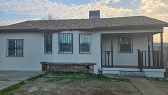725 31st St in Bakersfield, CA - Building Photo