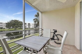 9311 Orange Grove Dr in Davie, FL - Foto de edificio - Building Photo