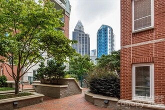 401 N Church St in Charlotte, NC - Building Photo - Building Photo