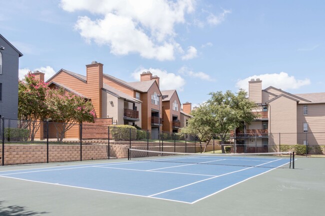 Renata on Fredericksburg in San Antonio, TX - Foto de edificio - Building Photo