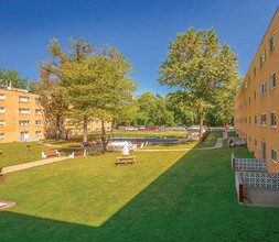 Atrium Apartments in Philadelphia, PA - Foto de edificio - Building Photo