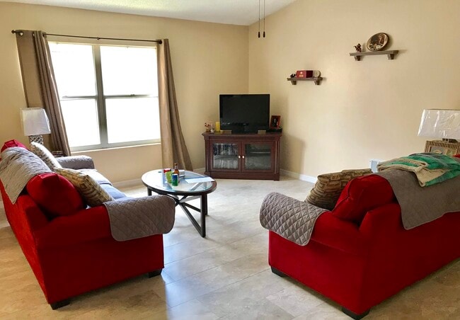 7833 Chediston Cir in Orlando, FL - Building Photo - Building Photo