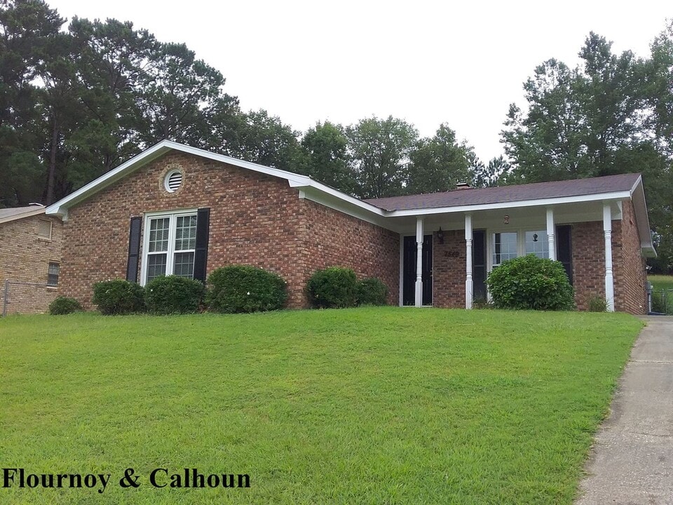 7549 Crescent Dr in Columbus, GA - Building Photo