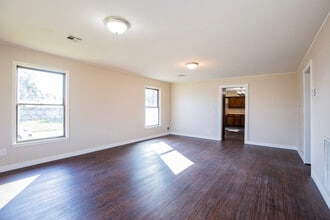 1105 Main St SW in Gravette, AR - Building Photo - Building Photo