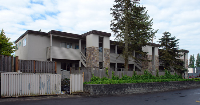 8425 Pacific Ave in Tacoma, WA - Foto de edificio - Building Photo